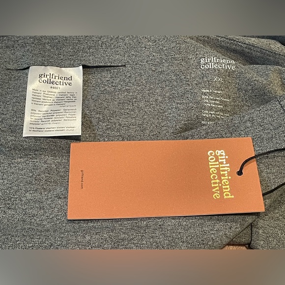 Compressive High-Rise Legging - Picture 6 of 6